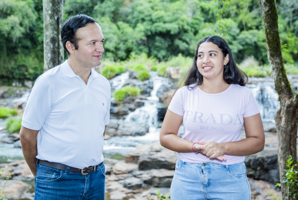 Acompañanos este Viernes Santo en este recorrido espiritual y revivamos juntos los pasos de Jesús hacia la cruz.