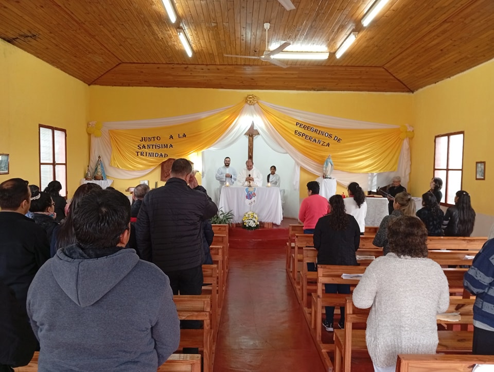 Vecinos y vecinas del barrio El Ceibo se unieron en la fiesta patronal de la capilla Santísima Trinidad