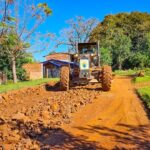 En el barrio Lomas de Jardín, el equipo de Obras Públicas llevó adelante tareas de perfilado y entoscado en las calles