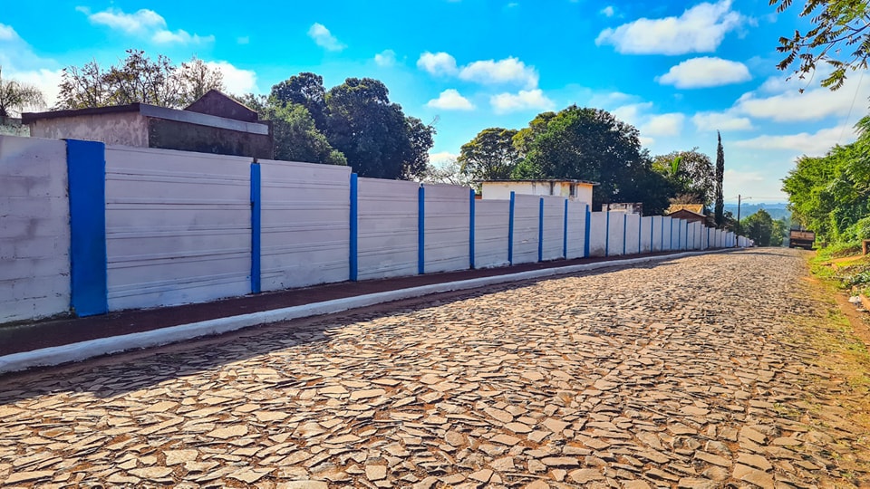 En el Cementerio Jardín de Paz realizamos trabajos de pintura y mantenimiento para seguir ofreciendo un entorno limpio, digno y sereno