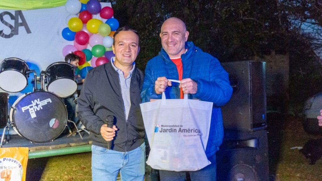 Acompañamos una hermosa jornada comunitaria en el Barrio Capilla, organizada por el Ministerio Dios Proveerá junto al pastor Jonatan Pereda, la Red de Pastores y Misioneros Unidos de Buenos Aires