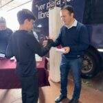 Esta mañana acompañamos la entrega de anteojos a niños y niñas de entre 6 y 13 años, en el marco del Operativo “Ver Para Ser Libres”