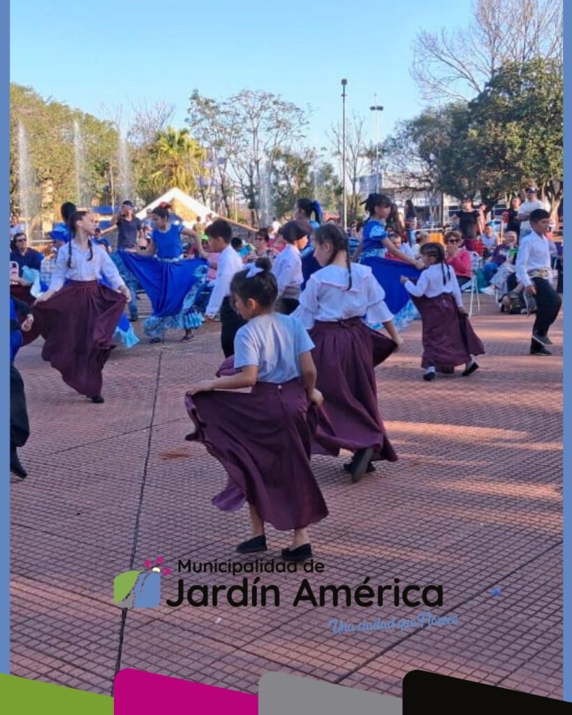 Disfrutamos una nueva edición de los Domingos Culturales en la Plaza Colón, con música, baile y mucha diversión para toda la familia