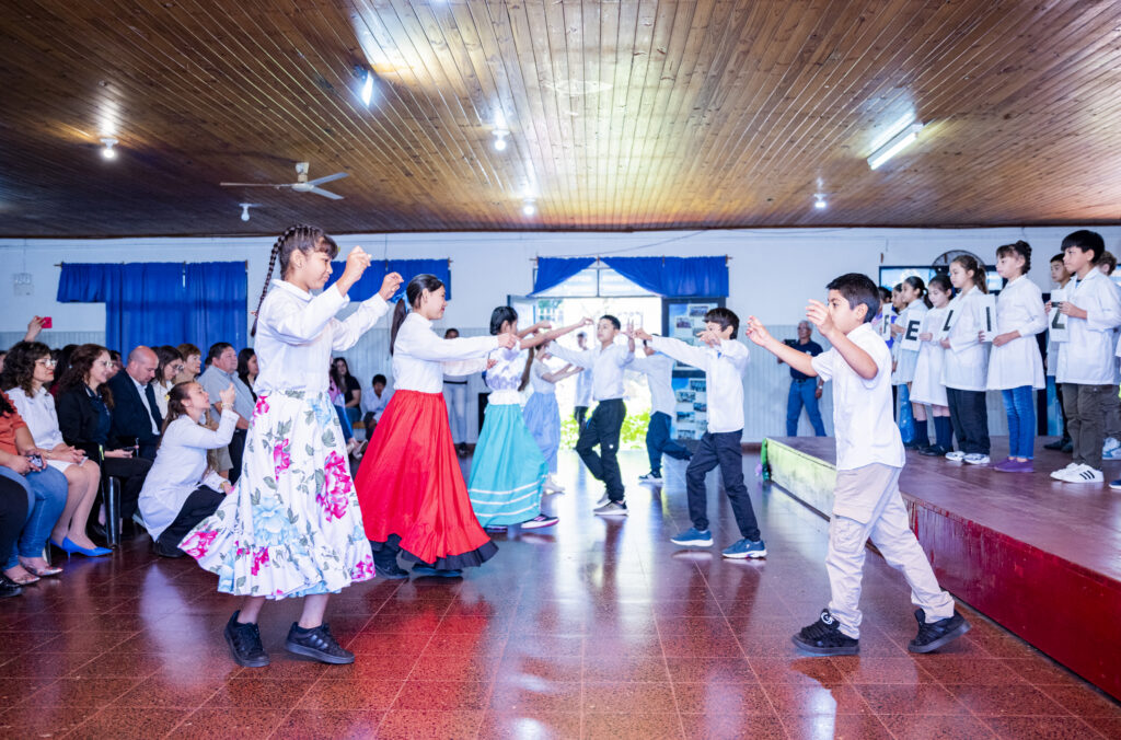 Compartimos el acto por el Día del Maestro, realizado junto al Instituto Superior de Formación Docente Paulo Freire y la Escuela Provincial N°643 Hugo Wast.