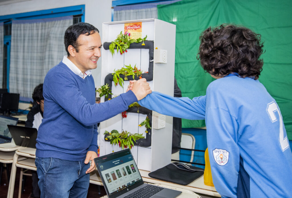 ¡Expo E.P.E.T. N°7 2025!