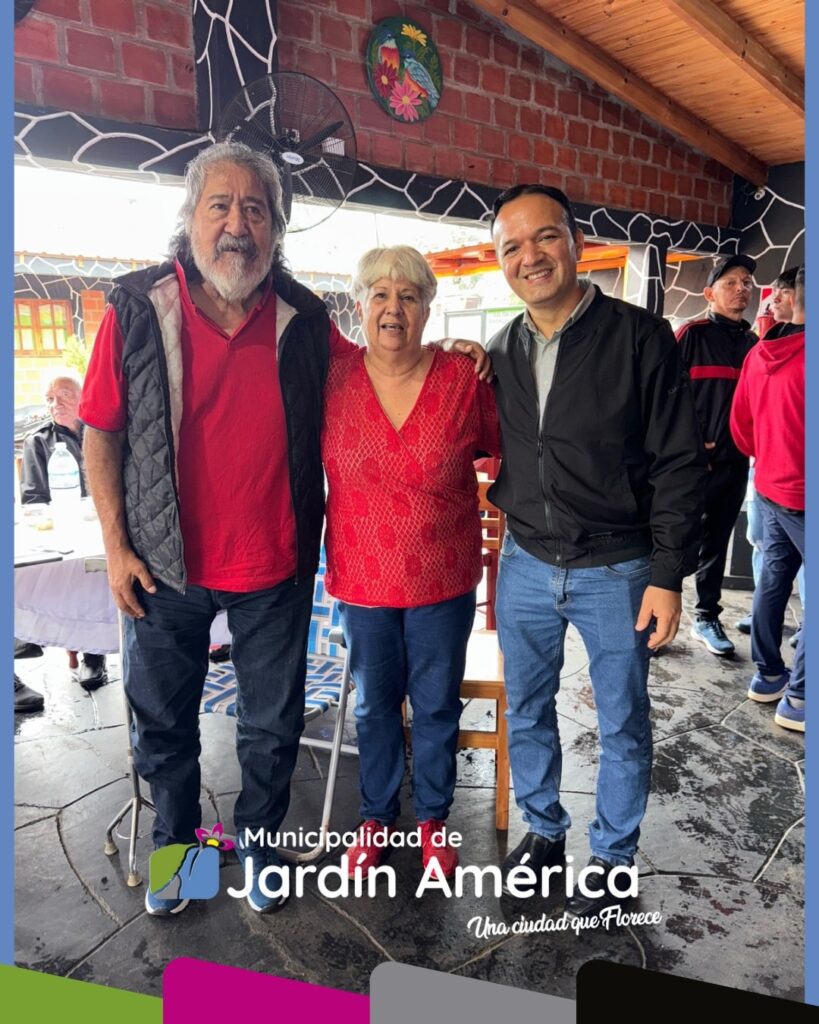 Compartimos un grato momento junto a Juancho Aguirre y su familia en la celebración de su cumpleaños número 76