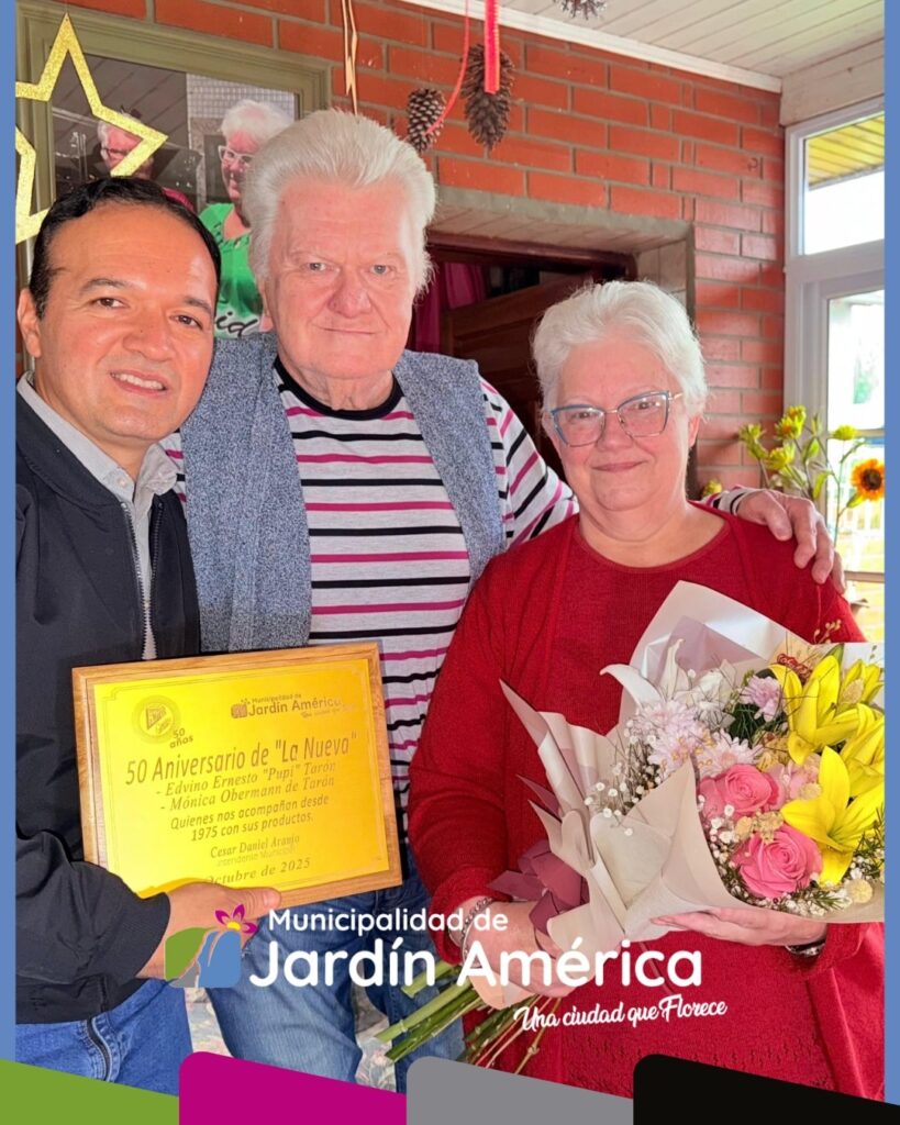 Saludamos a Edvino Ernesto “Pupi” Taron y Mónica Oberman de Taron por el 50° aniversario de Panificadora La Nueva, un emprendimiento que desde 1975 acompaña a la comunidad con el pan de cada día
