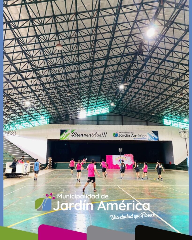 En el marco de Octubre Rosa, se llevó a cabo un Torneo de Cestoball que reunió a equipos de Jardín América y Leoni, sumando un total de cinco equipos participantes