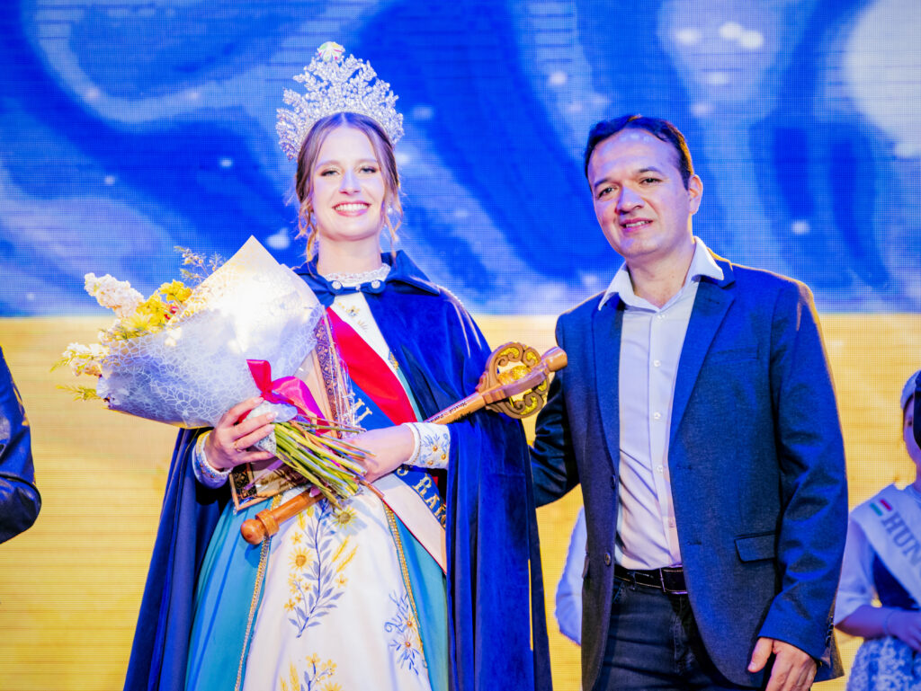 Vivimos una noche especial en la Coronación de la Reina de la XXXIII Fiesta Provincial de Colectividades Las Raíces junto a la presencia del Cónsul de Polonia, Miguel Skowron