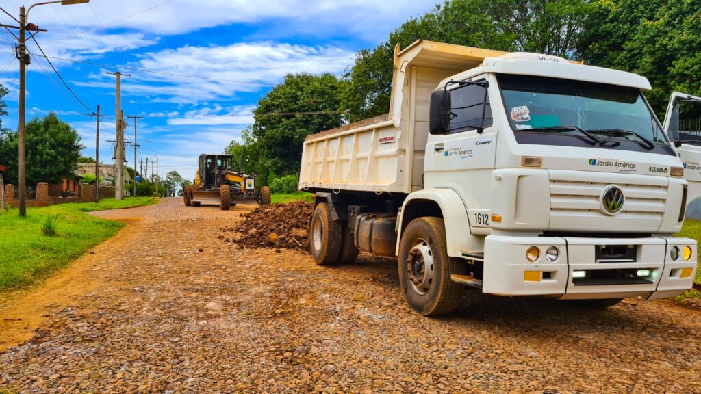 Realizamos tareas de entoscado en el Barrio El Ceibo