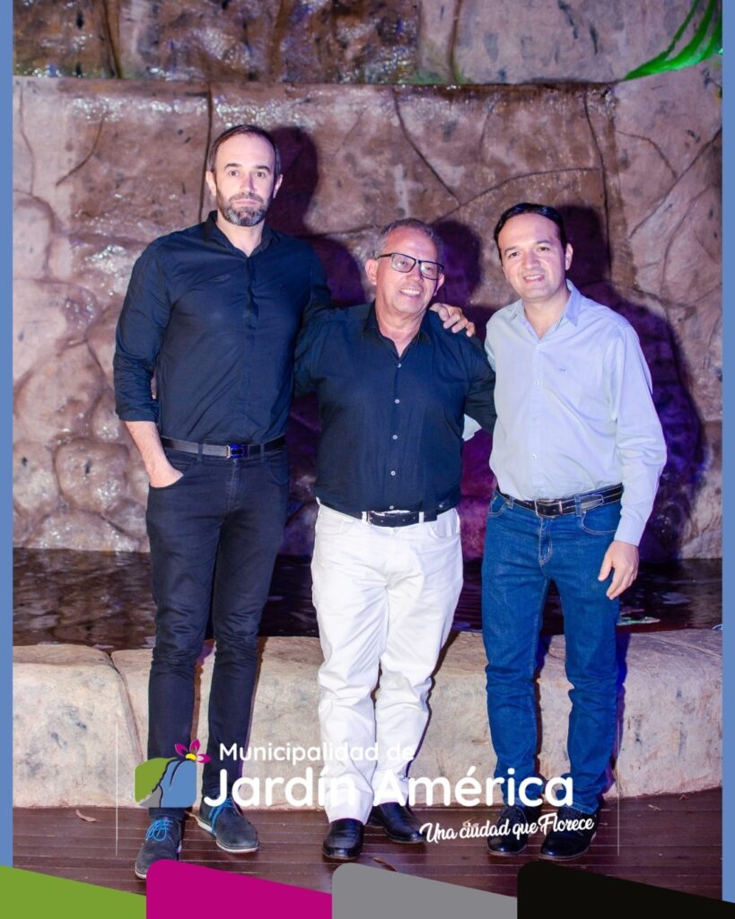 Compartimos una gran noche de inauguración en el Salón de Eventos del Complejo Paraíso Lodge, un espacio renovado y pensado para recibir encuentros inolvidables