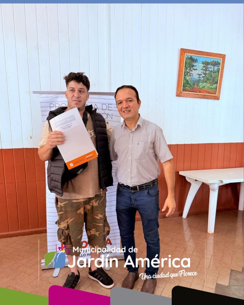 Entregamos Boletos de Compraventa a vecinos del Barrio Los Cedros, junto a las referentes del Programa de Regularización Dominial del IPRODHA