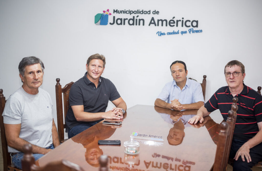 El Intendente recibió al Presidente de la Cámara de Diputados, Ing. Sebastián Macías, junto a los Diputados Alejandro Arnhold y Juan José Szychowski