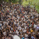 Recibimos el Año Nuevo frente al edificio municipal, compartiendo una noche llena de música, alegría y encuentro, con la animación del DJ Armani