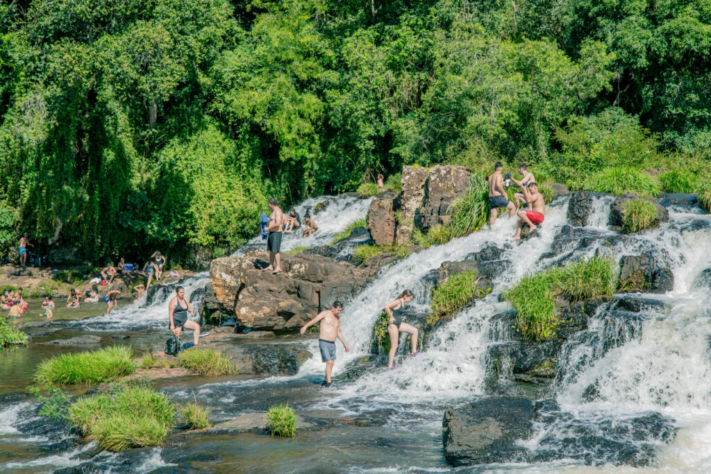 El verano se vive en los Saltos del Tabay