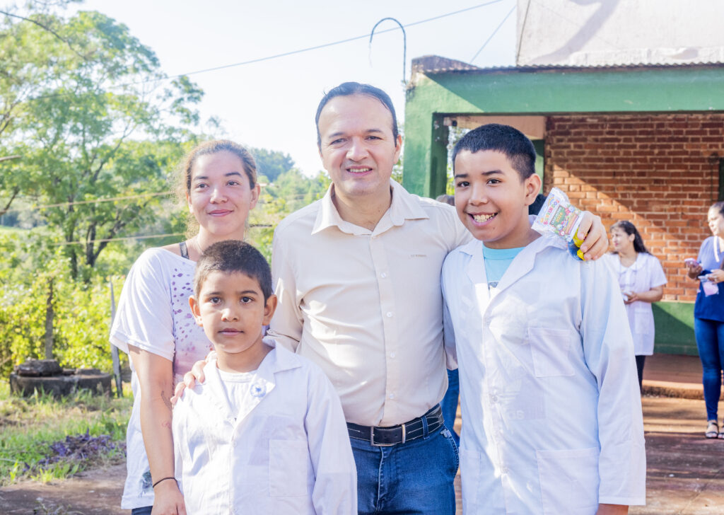 Acompañamos junto a la Supervisora Escolar, Norma Peczak, el inicio del ciclo lectivo 2026 en el Instituto Canossiano, donde se brindó una cálida bienvenida a los ingresantes de primer año a la formación canossiana