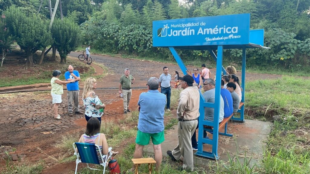Encuentro con vecinos del Barrio 130 Viviendas