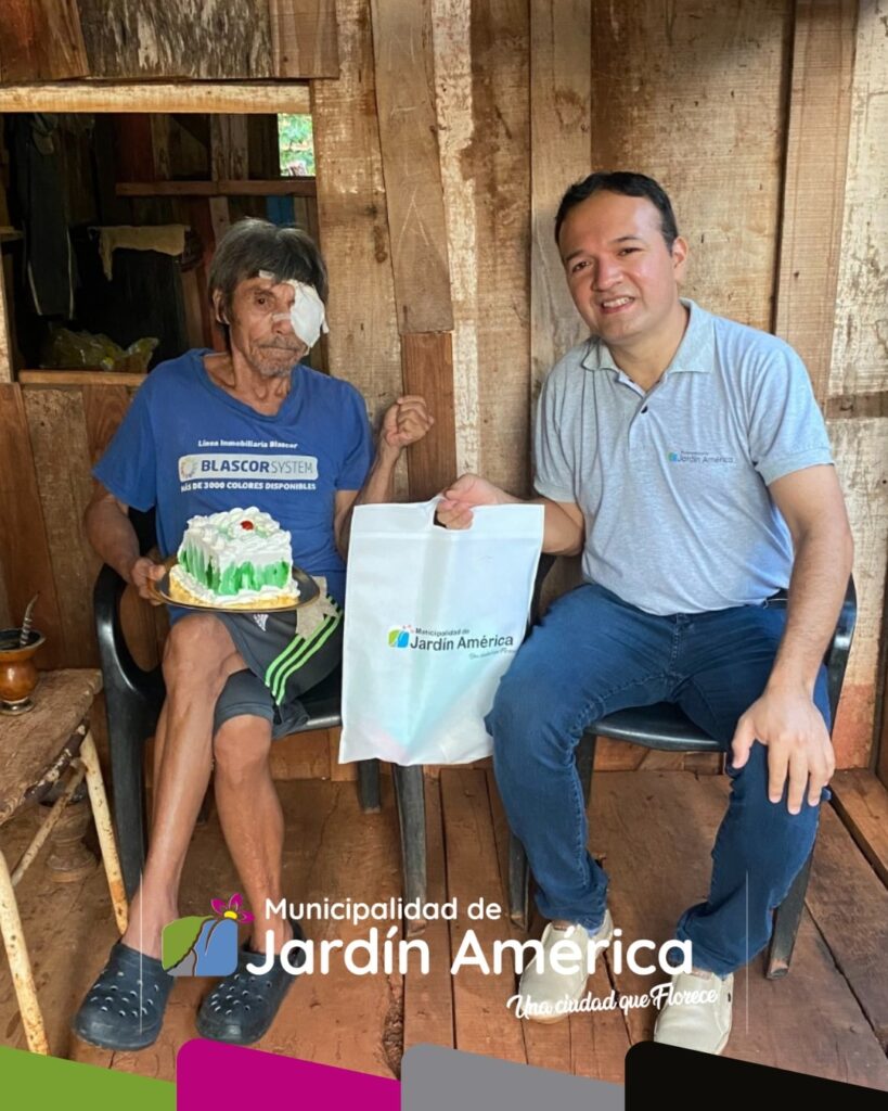 Compartimos junto a Onésimo Samaniego la alegría de un nuevo año de vida, rodeado del cariño de su familia y seres queridos