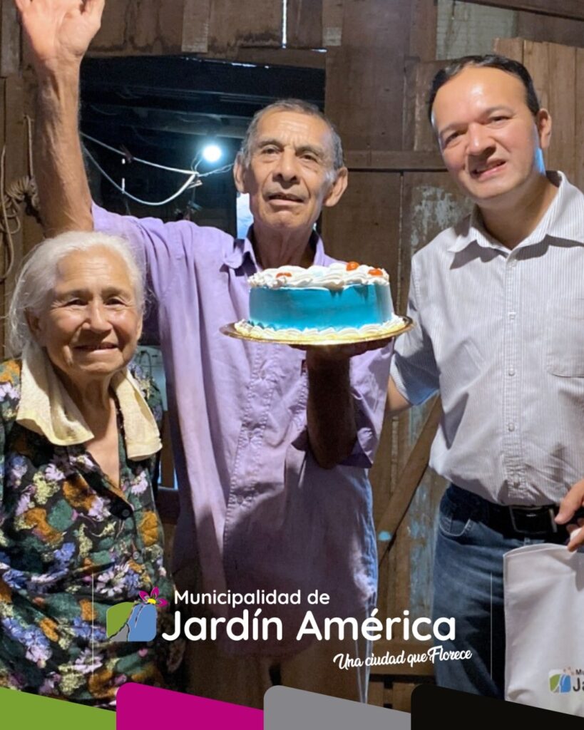 Acompañamos a Don Eleuterio Romero en la celebración de sus 81 años, junto a su esposa y familiares que viajaron especialmente desde Buenos Aires para compartir este momento