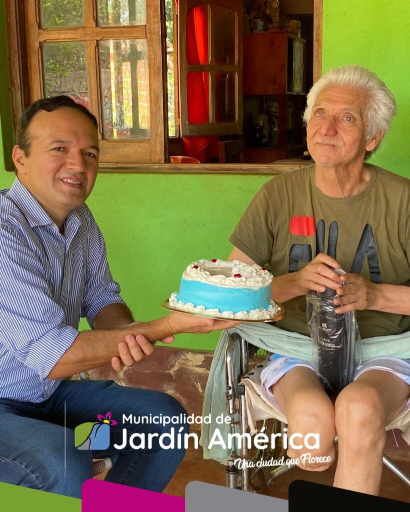 Compartimos un momento muy especial junto a Máximo Duarte, quien celebró sus 70 años de vida rodeado del cariño y la compañía de su familia en su hogar, en el querido barrio donde reside