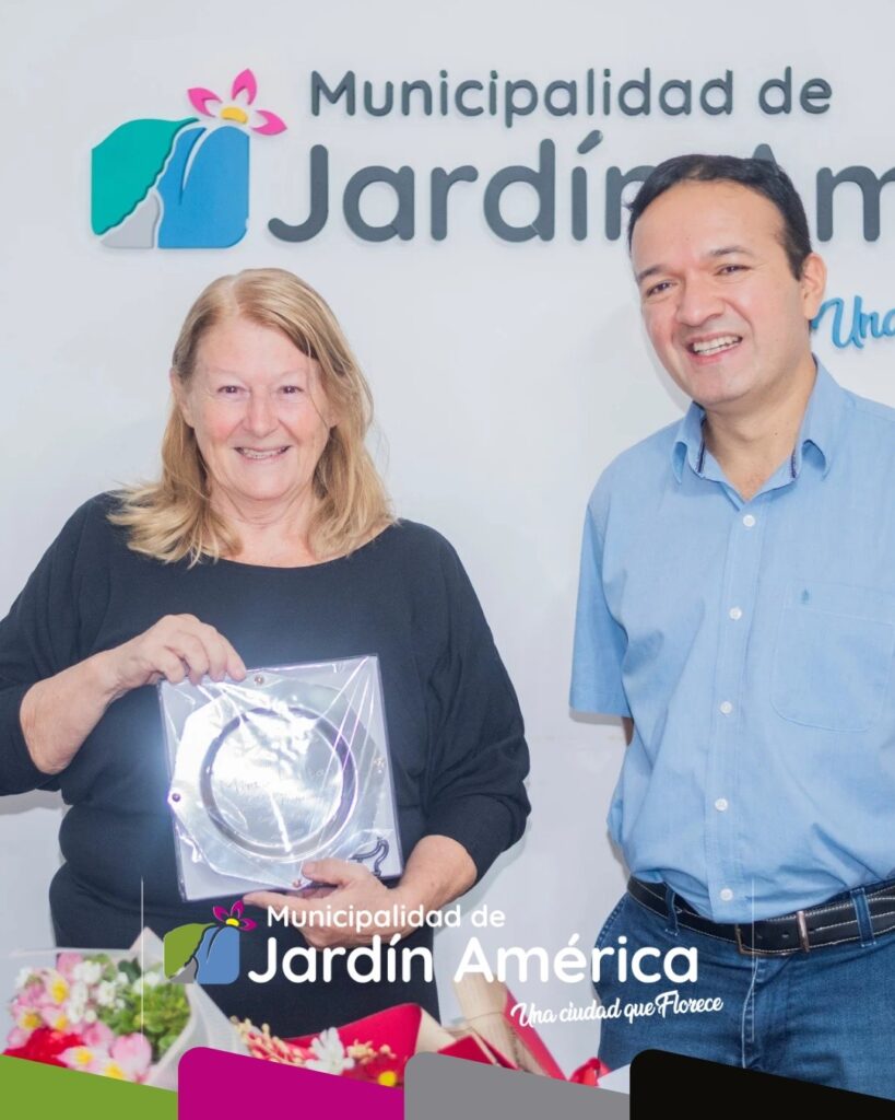 En el marco del Mes de la Mujer, reconocimos la destacada trayectoria y la incansable labor de la profesora Mirta Feltan, quien fue galardonada con la distinción “Energía femenina en el deporte y la madre tierra”, otorgada por el Ministerio de Deportes de Misiones