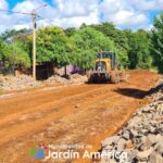 En el B° Virgen de Itatí continúan avanzando los trabajos de Obras Públicas, con tareas de empedrado que mejoran la circulación y la calidad de vida de los vecinos