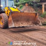 Se realizaron trabajos de bacheo sobre el puente ubicado en el Arroyo Tabay sobre la Ruta Provincial N°7, con el objetivo de mejorar la transitabilidad y reforzar la seguridad vial en este tramo, a cargo del equipo de Obras Públicas