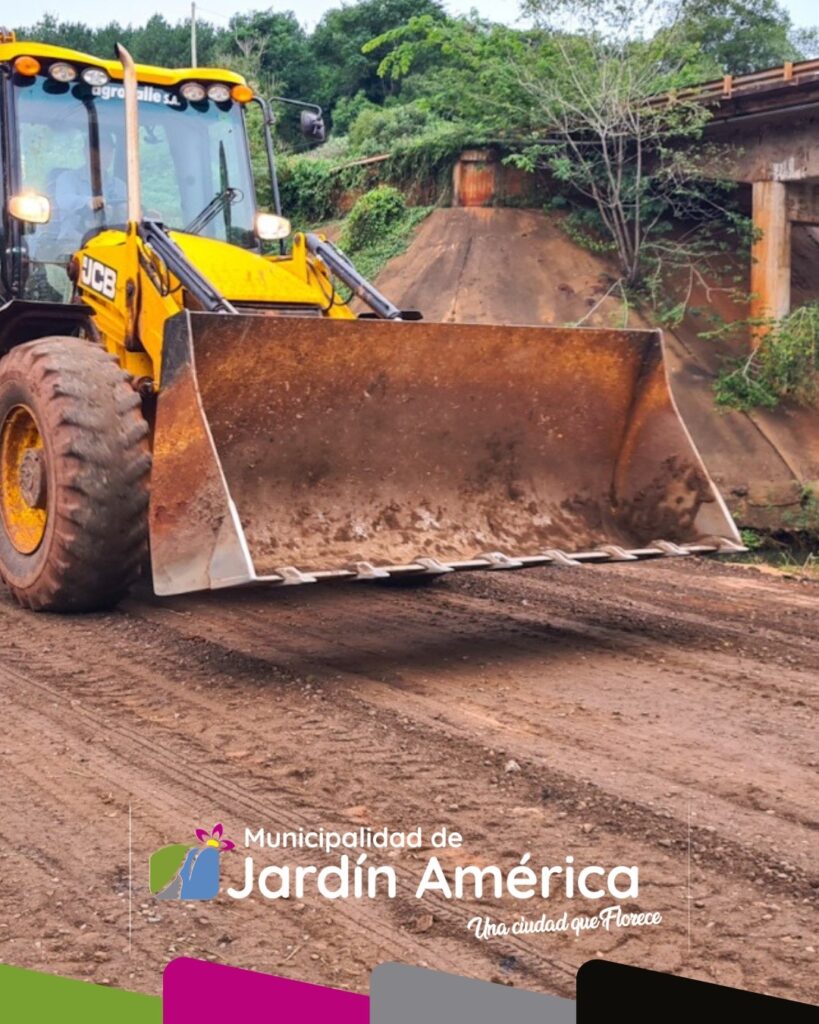 Se realizaron trabajos de bacheo sobre el puente ubicado en el Arroyo Tabay sobre la Ruta Provincial N°7, con el objetivo de mejorar la transitabilidad y reforzar la seguridad vial en este tramo, a cargo del equipo de Obras Públicas
