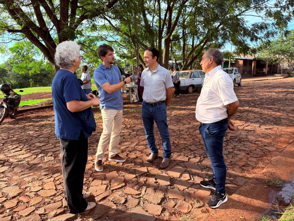 Hoy llegamos al SUM del B° El Mirador con el Operativo de la Muni en Tu Barrio, acercando servicios y atención directa a los vecinos