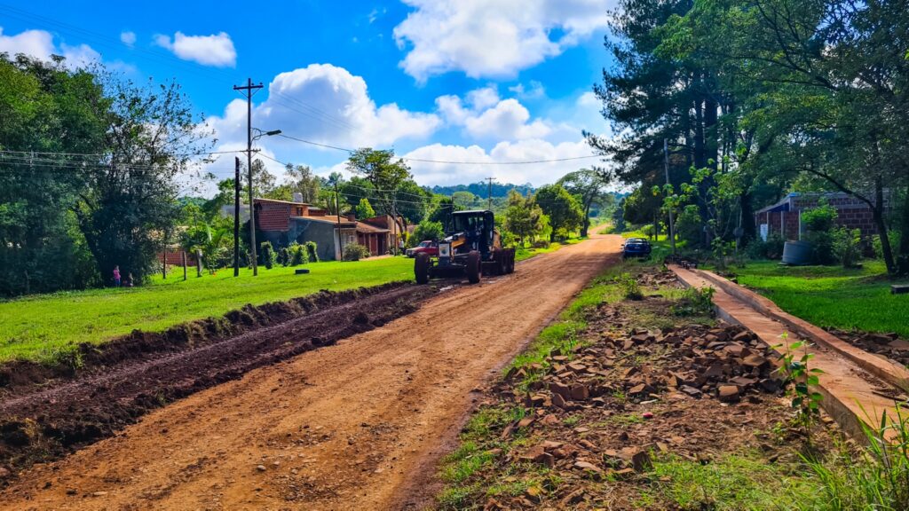 En el barrio San Antonio, sobre la avenida Los Fundadores, continuamos avanzando con importantes obras de infraestructura para mejorar la calidad de vida de los vecinos