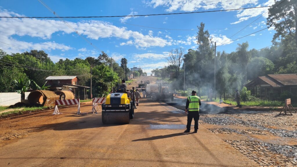 Avanzan las obras de asfaltado en la Avenida Malvinas con el inicio del último tramo de intervención. Un paso más hacia una circulación más segura, cómoda y ordenada para vecinos y conductores