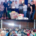 En el marco del 80° Aniversario de Jardín América, vivimos un emotivo acto de reconocimiento al Club Social y Deportivo Timbó, una institución que, a lo largo de su historia, ha dejado una huella imborrable en nuestra comunidad