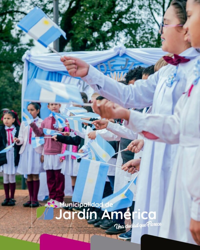 Compartimos junto a la Escuela N.º 133 el emotivo acto por el Día de la Bandera, realizado en la Plaza Colón, donde rendimos homenaje a nuestro símbolo patrio y recordamos el legado de Manuel Belgrano