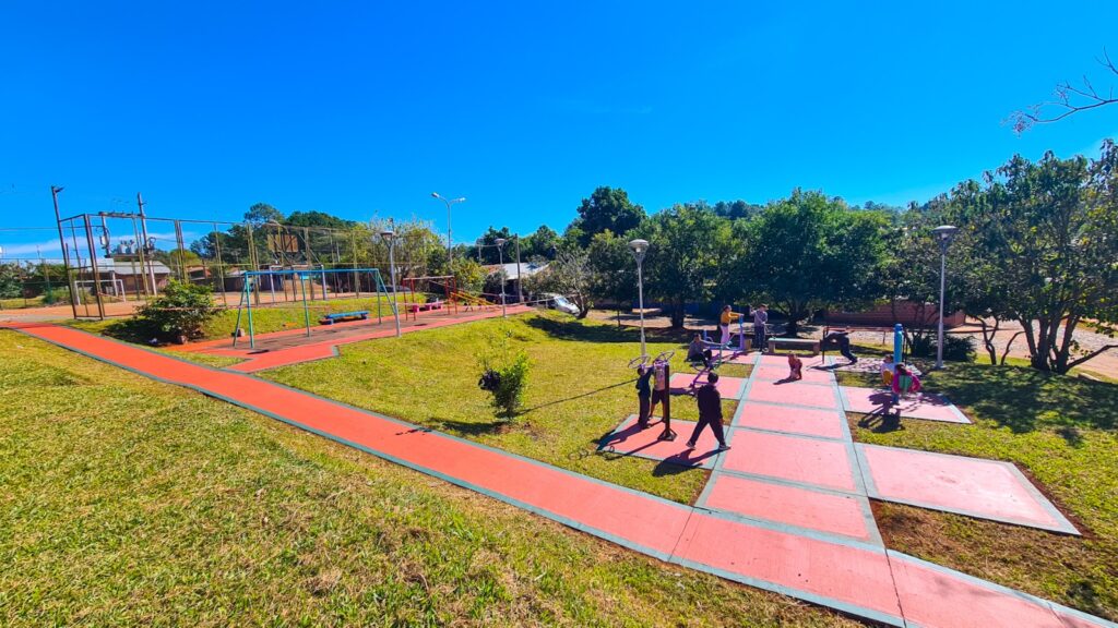Realizamos trabajos de puesta en valor en la plazoleta del Barrio Hermoso, mejorando este espacio tan importante para el encuentro y la recreación de las familias
