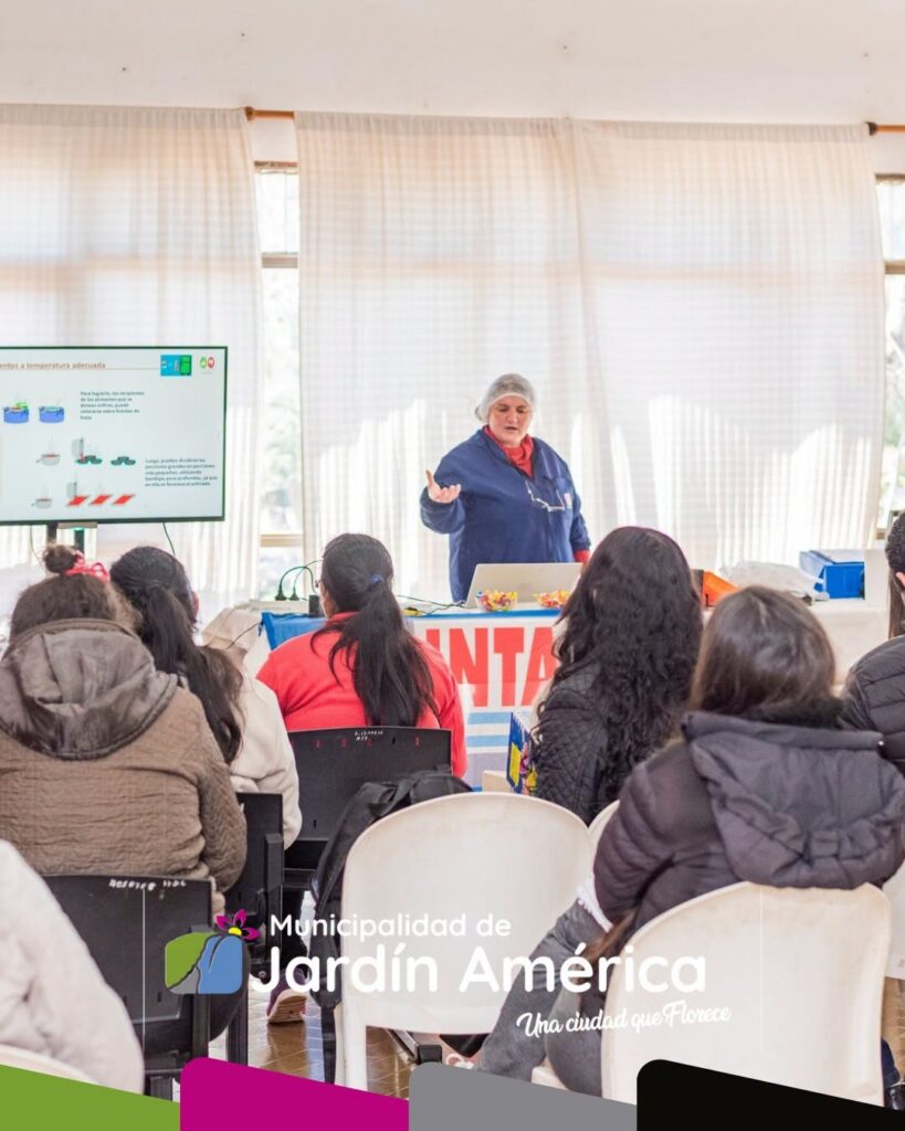Se realizó con éxito el Curso de Manipulación Segura de Alimentos, una capacitación destinada a brindar herramientas y conocimientos fundamentales sobre higiene y seguridad alimentaria