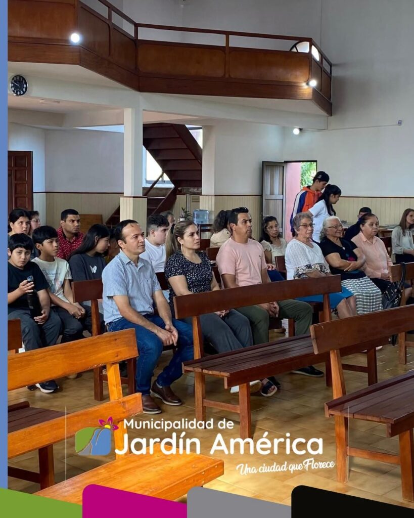 Acompañamos a la Iglesia Templo Cristiano Renacer en la celebración de sus 30 años de trayectoria, compartiendo este momento tan especial junto al Pastor Juan Spaciuk, Juan Ocampo y el Capellán Ramón Pérez