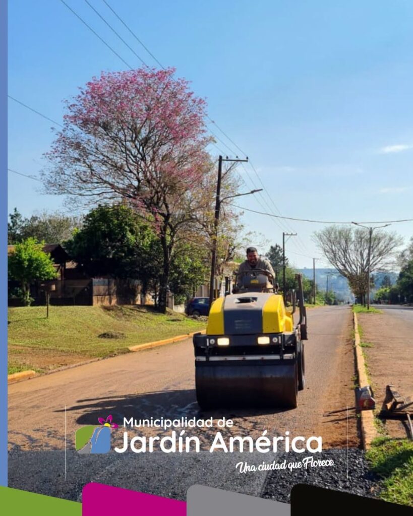 Desde el área de Obras Públicas se realizaron trabajos sobre la Av. Antártida Argentina, en el B° San Martín, con la instalación de reductores de velocidad