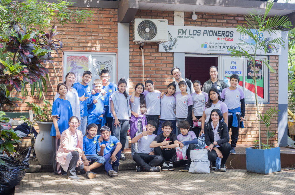 Alumnos de la Escuela N.º 440 de Colonia Los Teales y de la Escuela N.º 497 Dr. Carlos Pellegrini, del barrio San Antonio, visitaron la Municipalidad de Jardín América